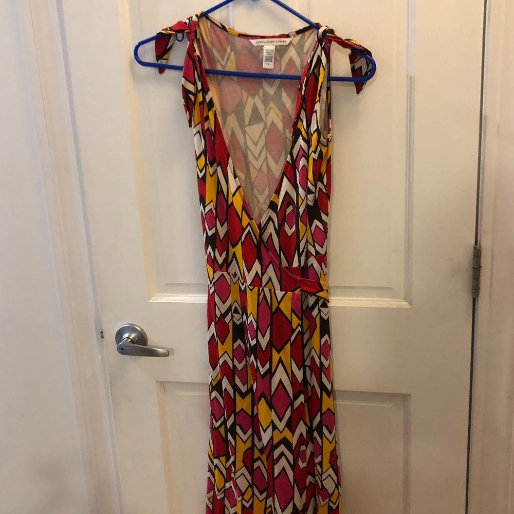 DVF Diane Von Furstenberg wrap dress size 4